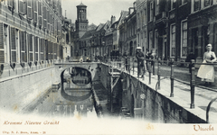 648 Gezicht op de Kromme Nieuwegracht te Utrecht met links een gedeelte van de voorgevel van Paushuize (Kromme ...